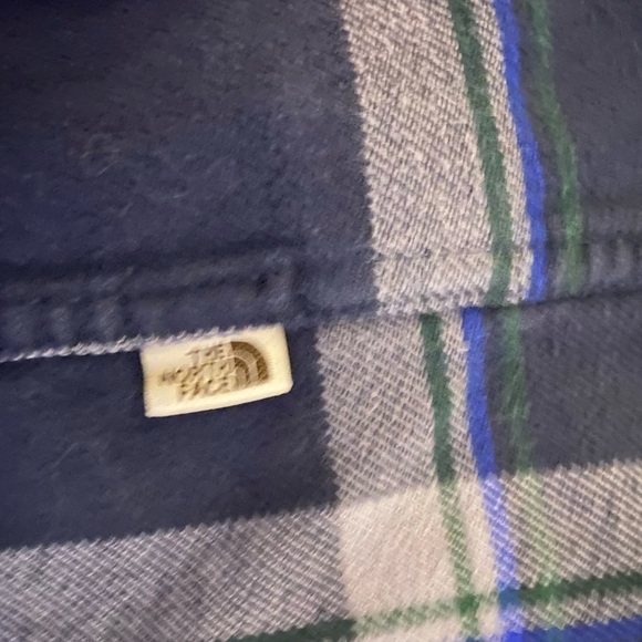 The North Face Men’s Navy Plaid Flannel Button Down Shirt - Picture 6 of 9